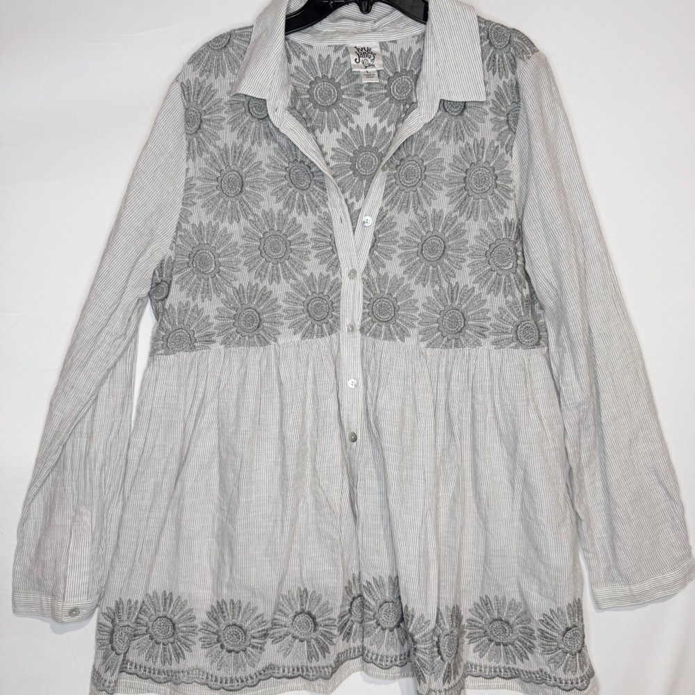Ivy Jane Women Large Grey White Pinstripe Floral Embroidered Babydoll Tunic Top